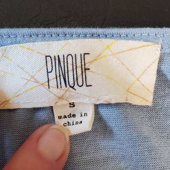 PINQUE Tie-up Crop Top - Picture 5 of 7